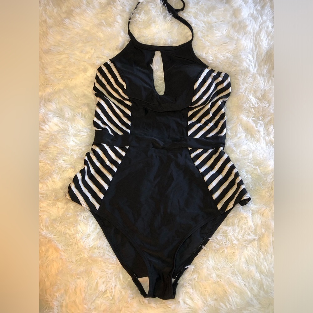 Black and White Striped Swimsuit - Picture 3 of 16
